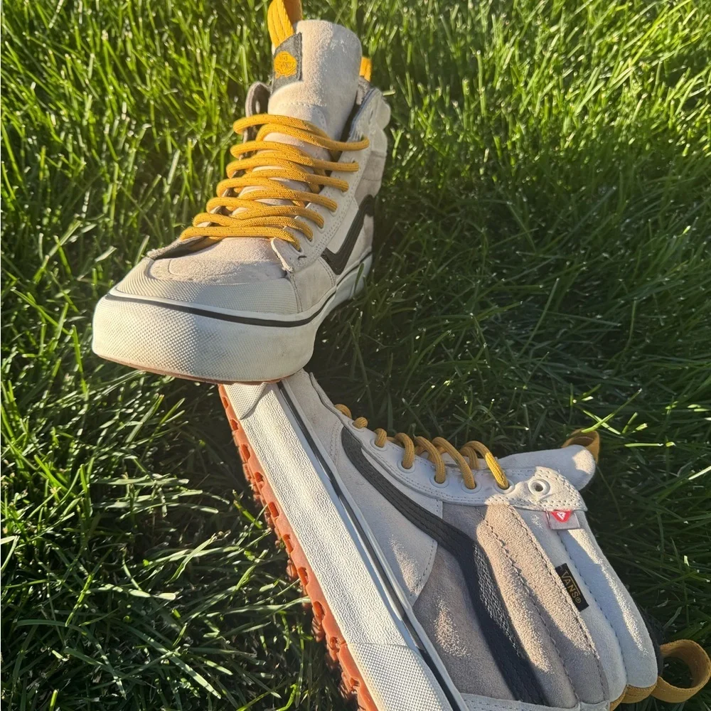 Men’s MTE high top Vans size 8.5 men’s/ 10 women’s